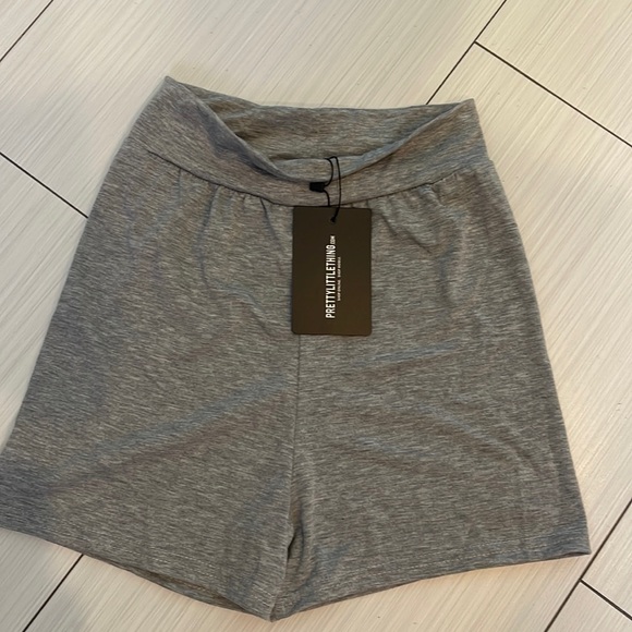 Pretty Little Thing Shorts - Picture 1 of 2